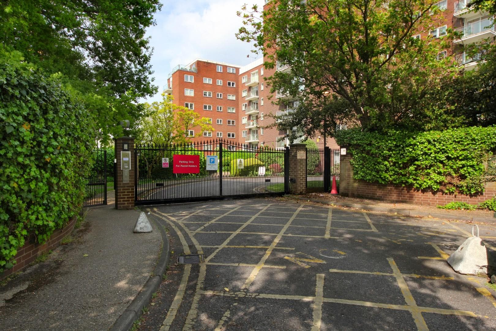 Hillcrest Road, W5