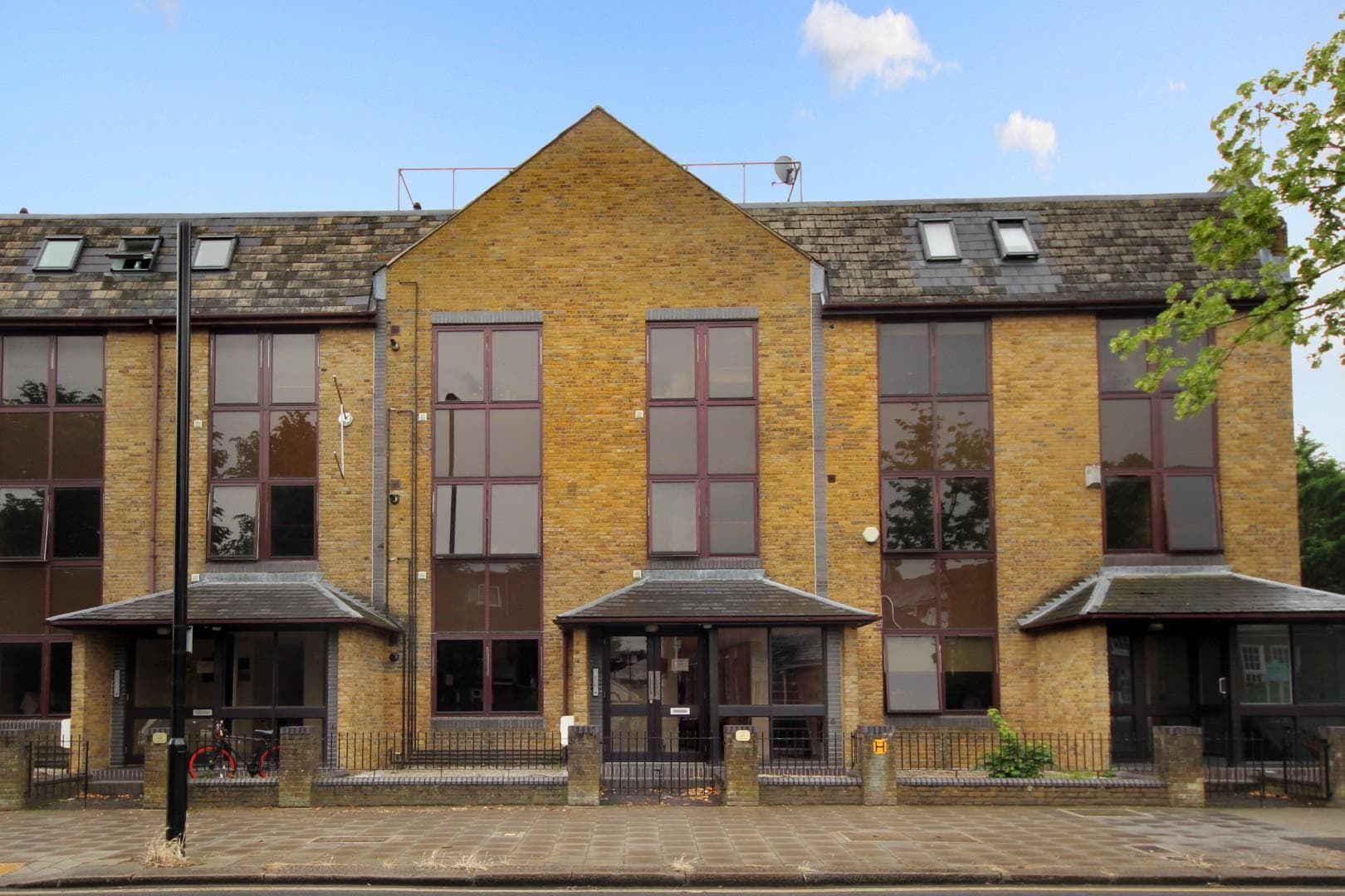 St. Johns Road, TW7