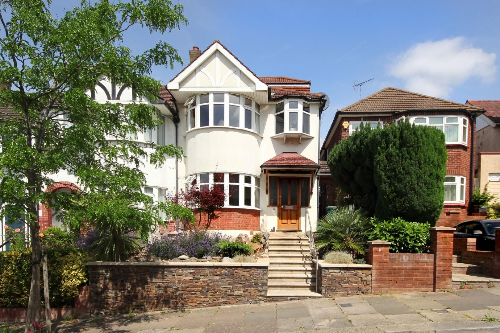 Highland Avenue, W7