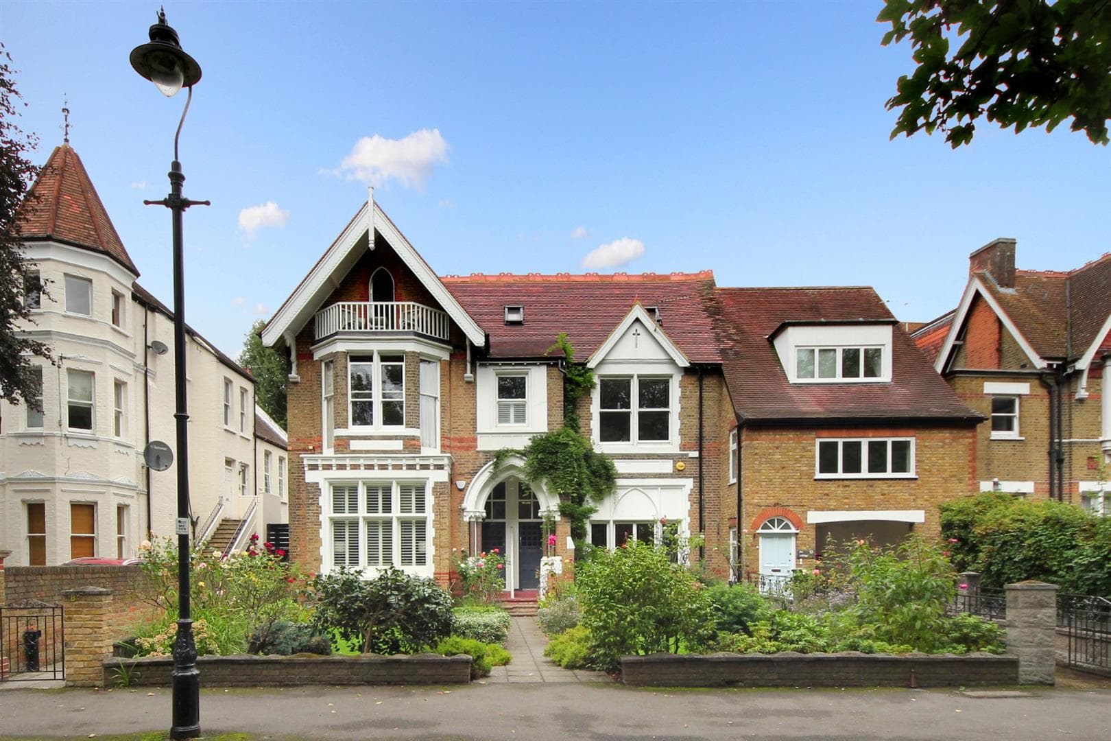 North Common Road, W5