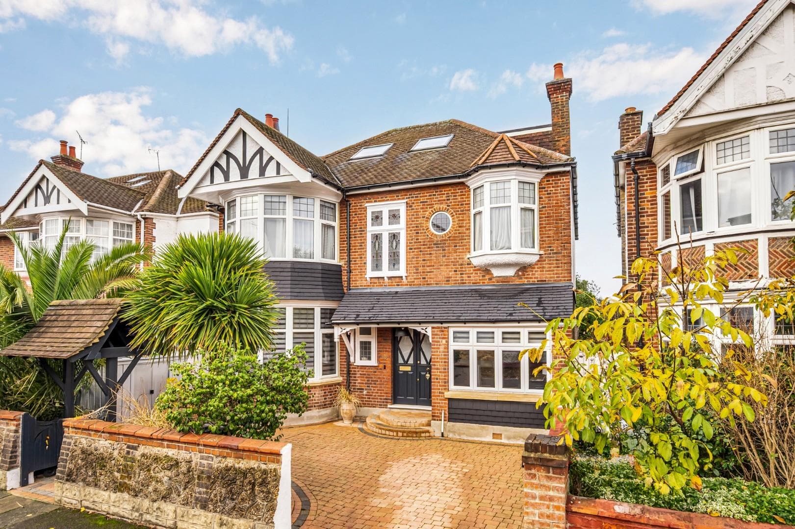 Kingsbridge Avenue, W3