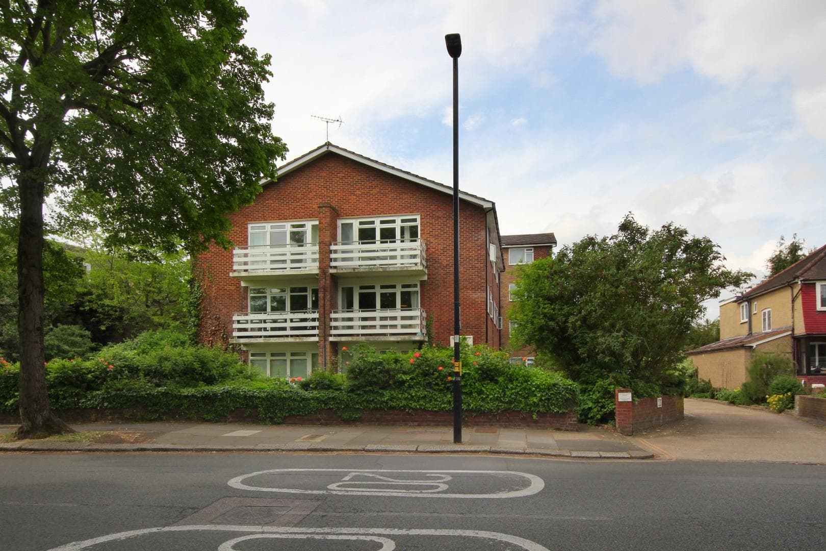 Glenmore Lawns, W13
